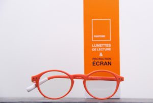 pantone lunettes orange pour la lecture