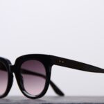 ROBERT LA ROCHE I Lunettes de soleil Noires Papillon – Image 2