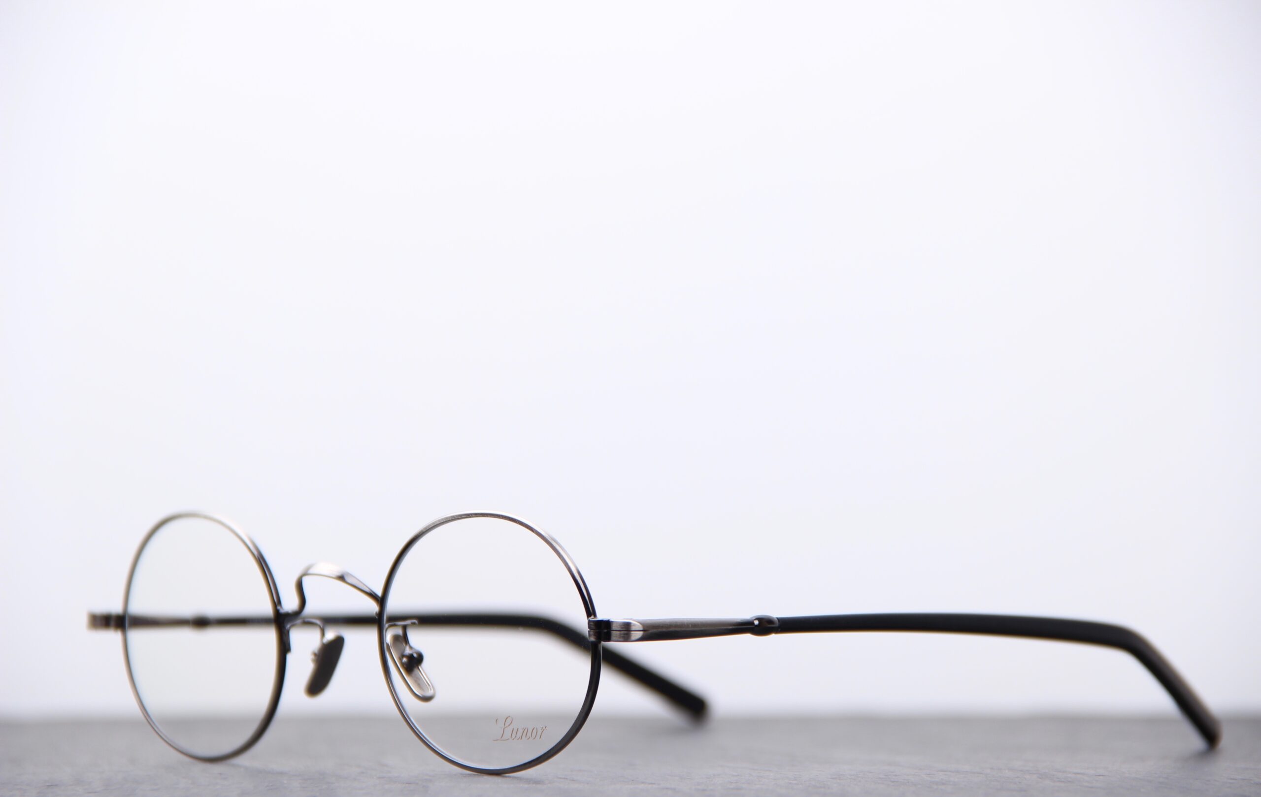 LUNOR l Lunettes de vue ronde en titane – Image 2