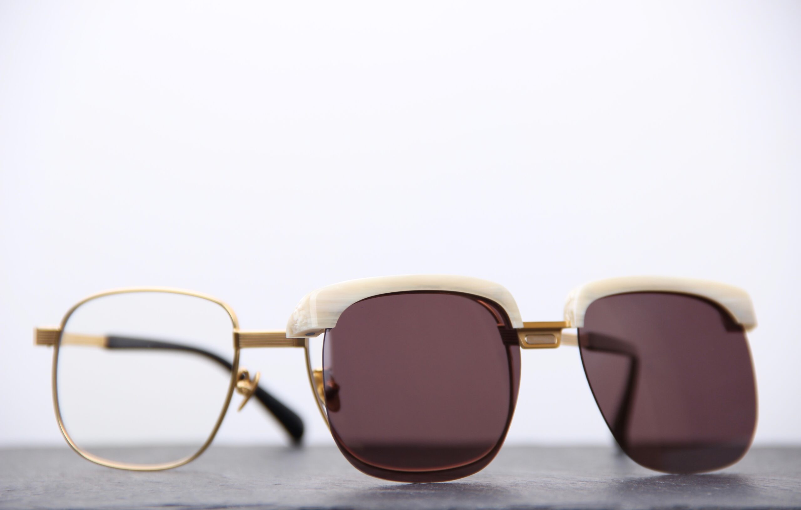 PROJEKT PRODUKT l Lunettes de vue dorées avec clip solaire – Image 5