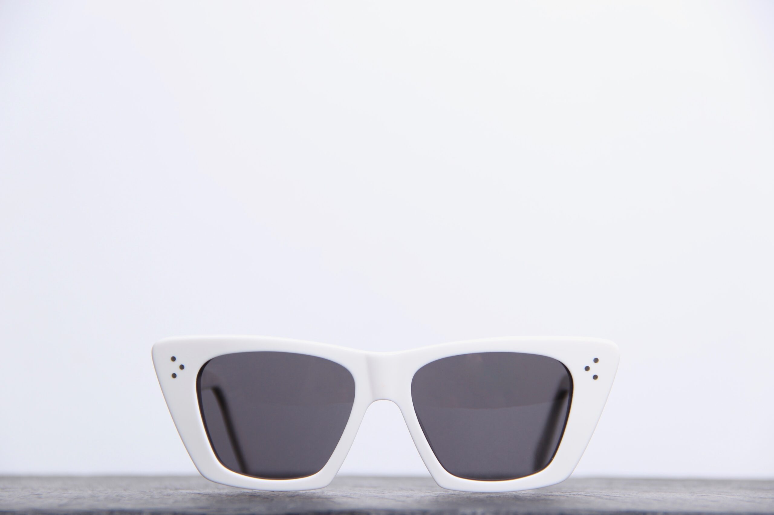 Lunettes de soleil Céline, acétate blanc, verres gris