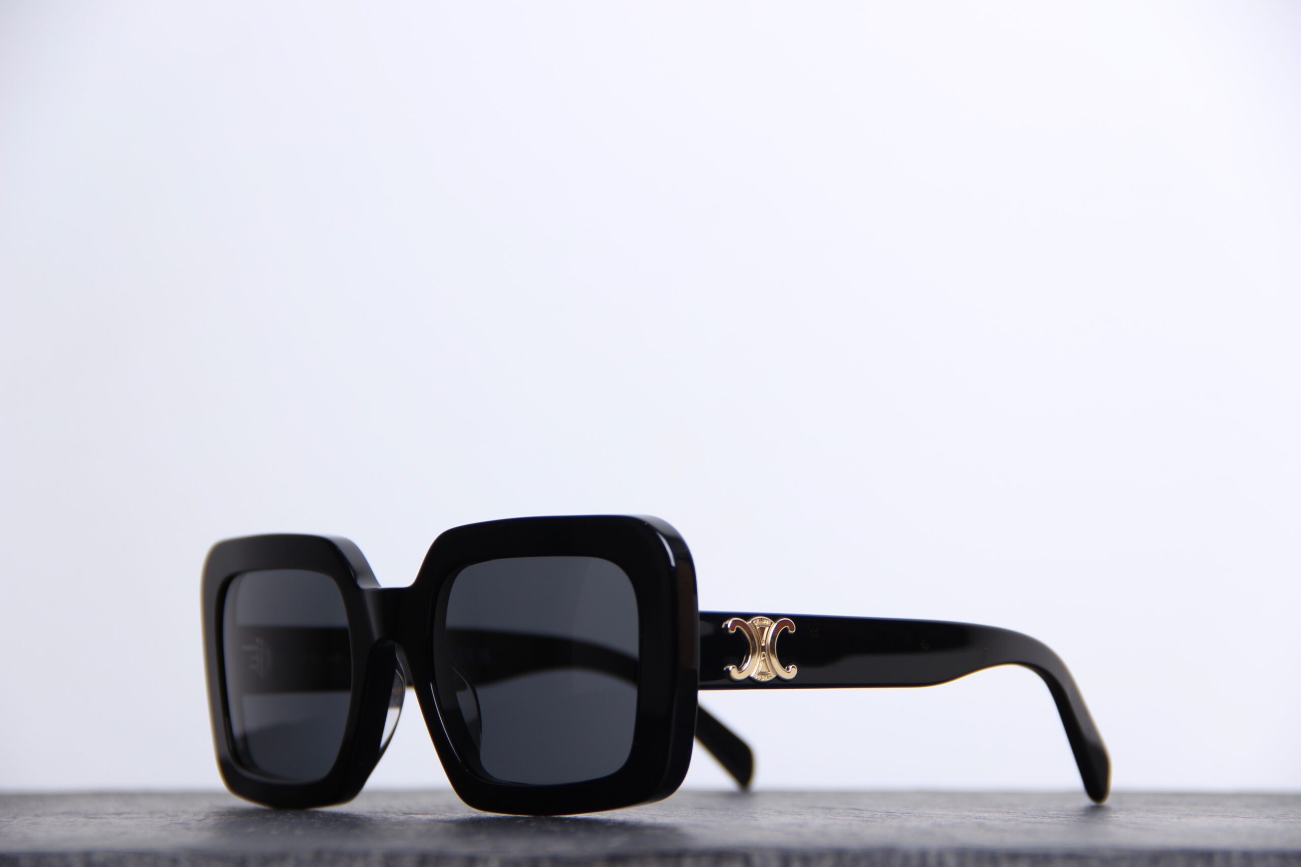 Lunettes triomphe soleil carré Céline, Noire, verres gris