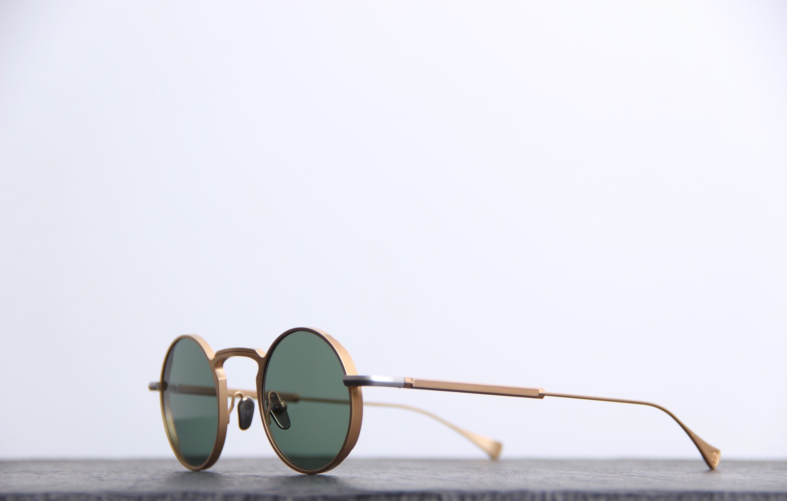 MASUNAGA x KENZO TAKADA I Lunettes de soleil rondes or matte Torcular #11 – Image 3