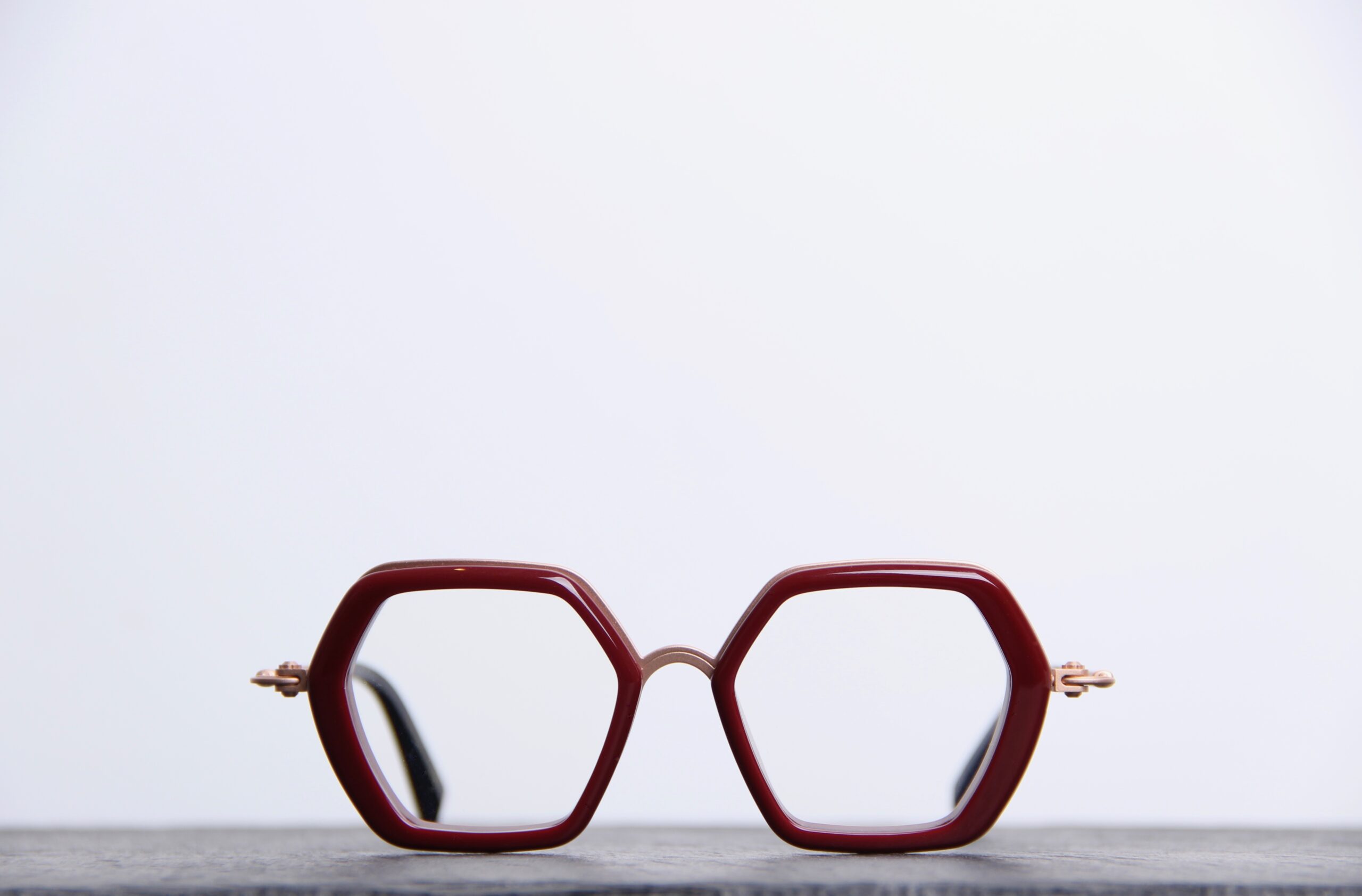 TAVAT | Callisto - Lunettes de vue bordeaux et dorées satinées – Image 3
