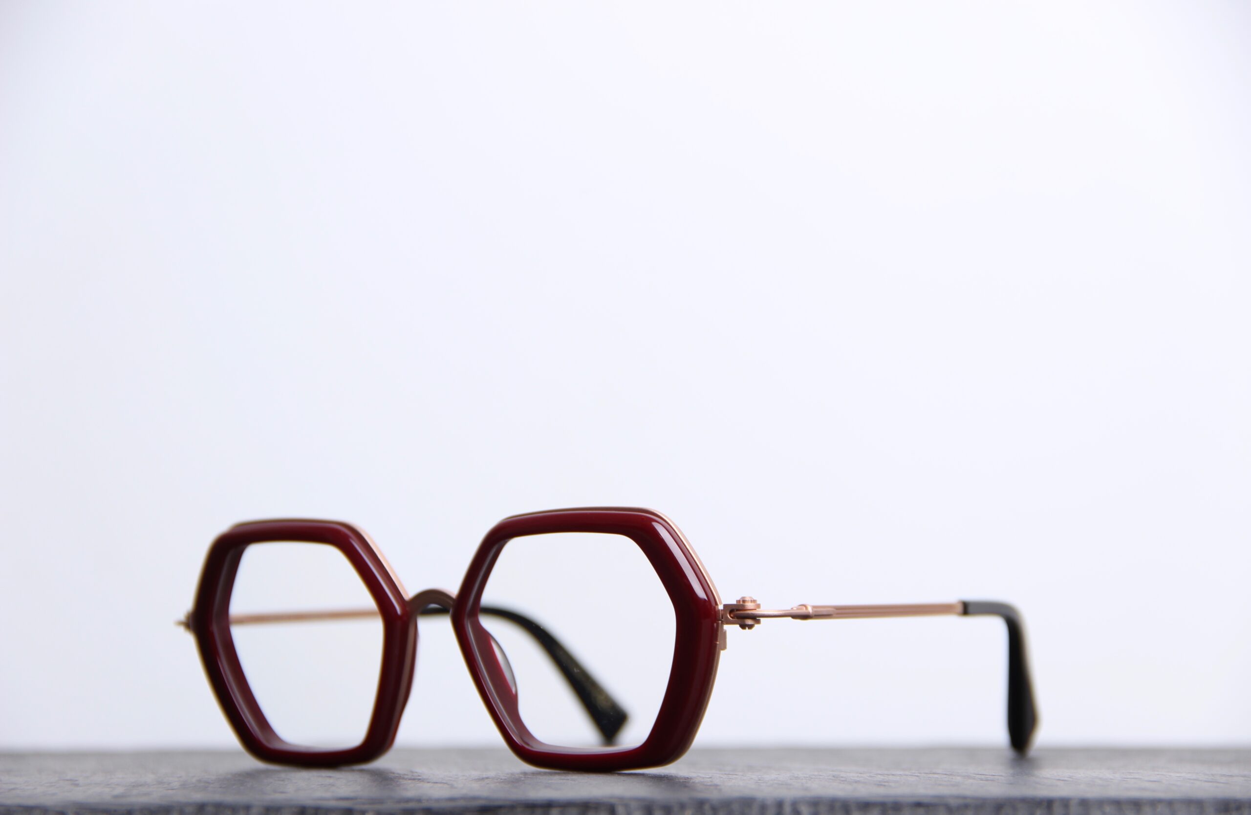 TAVAT | Callisto - Lunettes de vue bordeaux et dorées satinées – Image 2