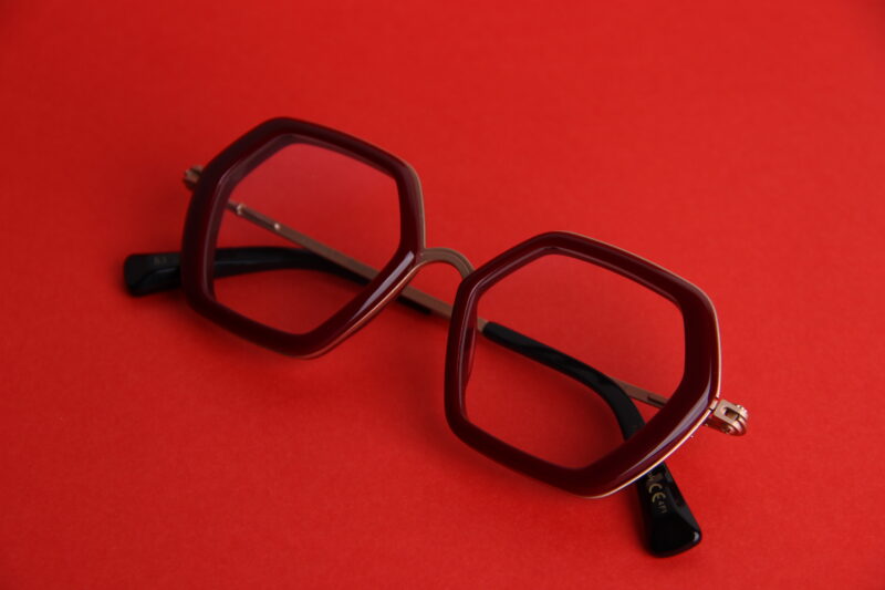Lunettes de vue Tavat, combinées rouge et doré satiné, Optique27, Aix-en-Provence