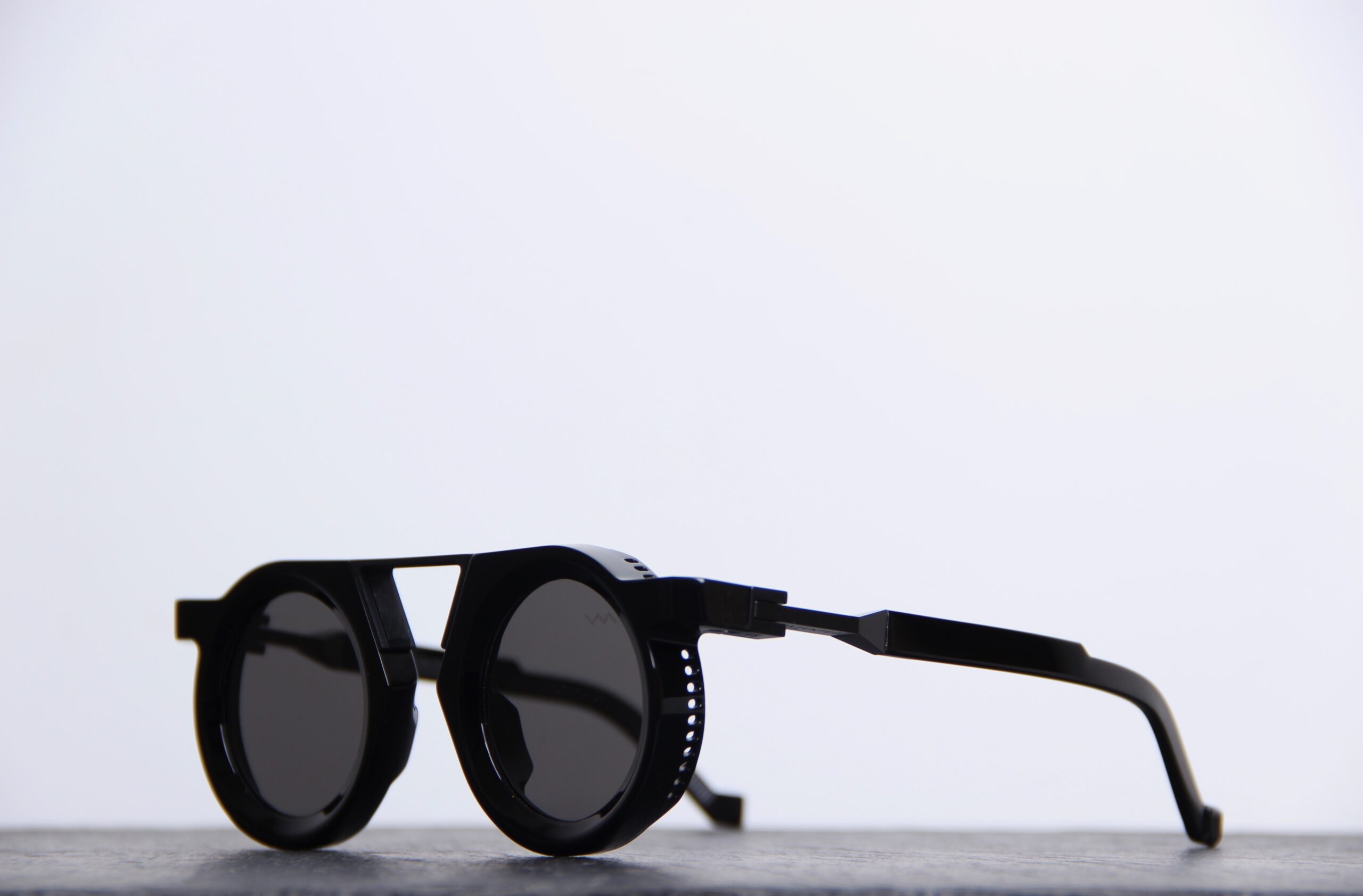 Lunettes de soleil VAVA, rondes, noires, Optique27, Aix-en-Provence